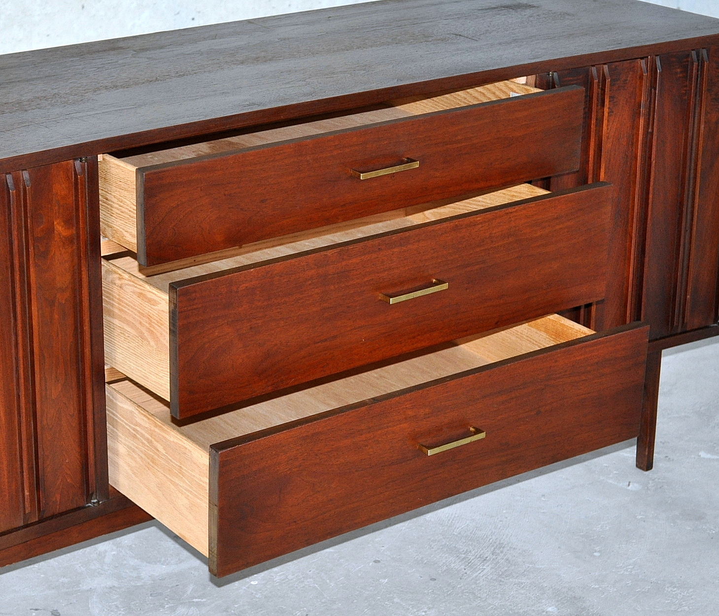 SELECT MODERN Mid Century Modern Credenza / Buffet / Bar / Sideboard