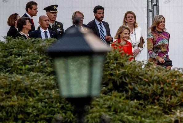 Queen Maxima wore a new dress by Indian designer Saloni Lodha. The Queen attends the One Young World 2018 Summit