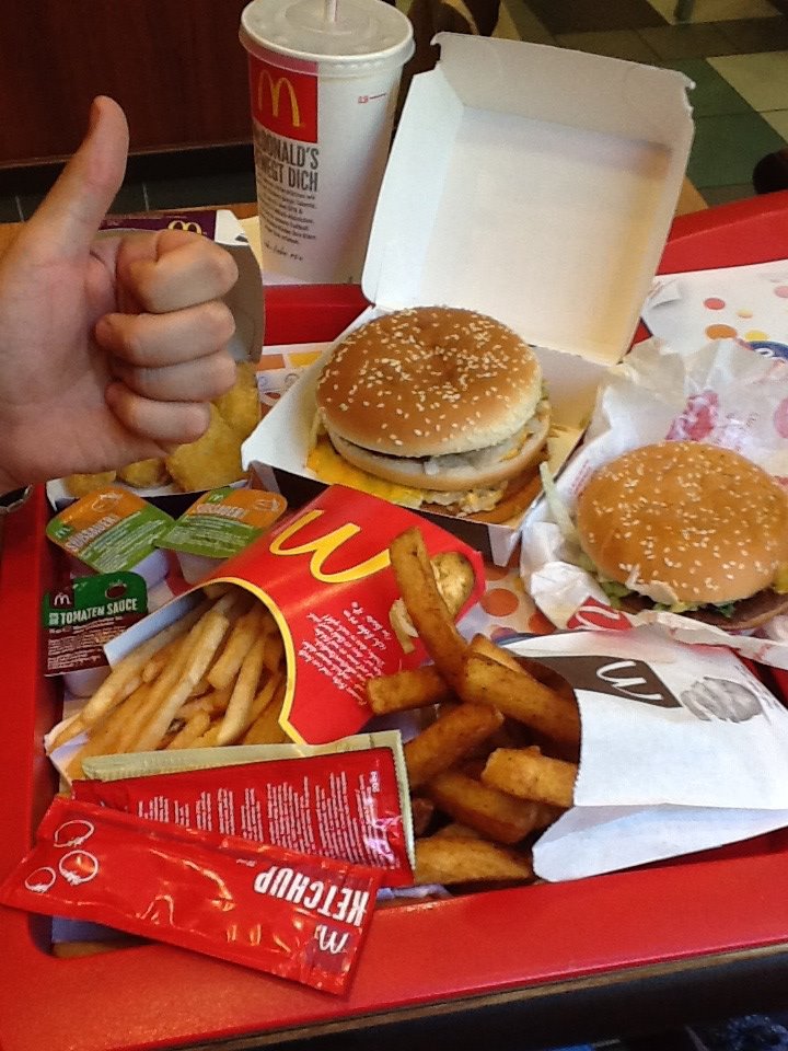 Wie Lang Darf Das Essen Bei Mcdonalds Dauern B&M Fashion Blog: Wir essen in Essen bei McDonalds. :b