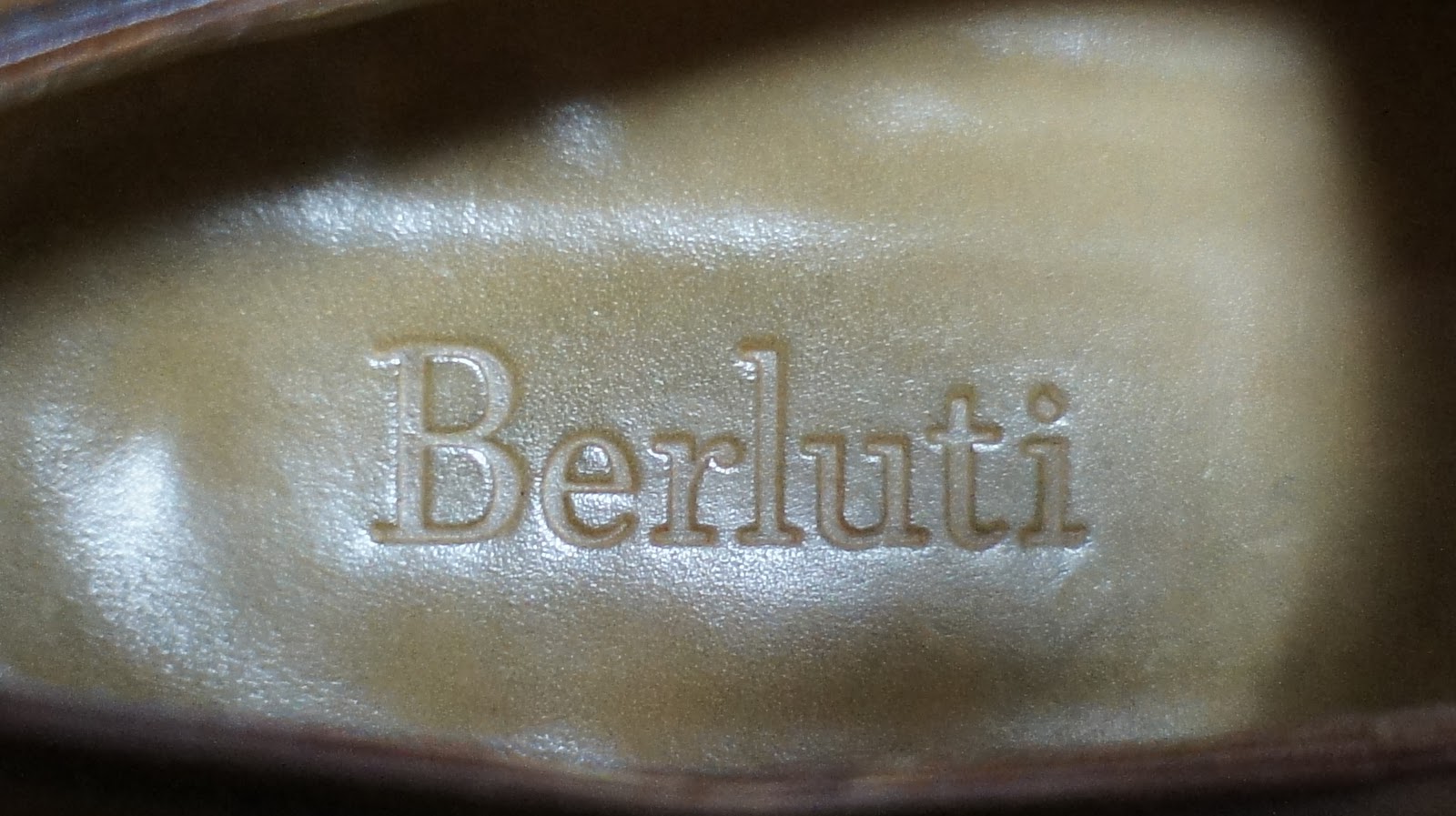 ベルルッティで靴を買うー芸術的なワンアイレットダービー|靴と旅する