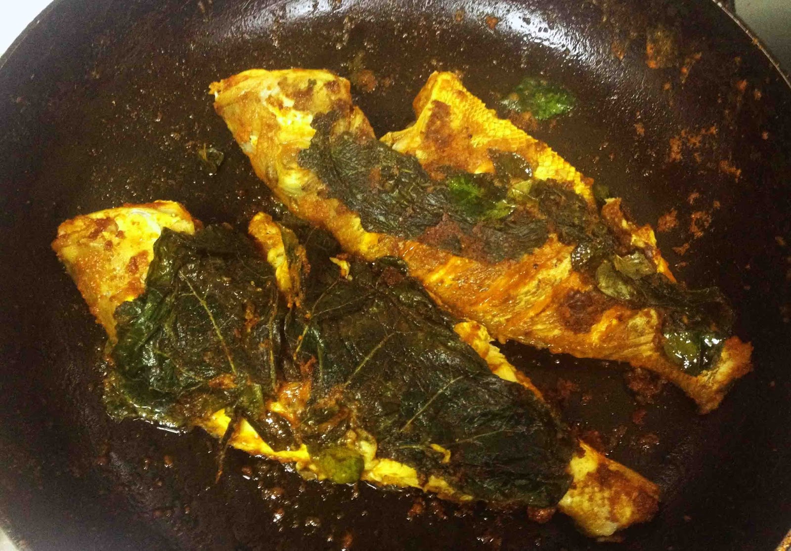 PAN FRIED FISH FISH FRY RECIPE IN PUMPKIN LEAF / WHOLE FISH RECIPE