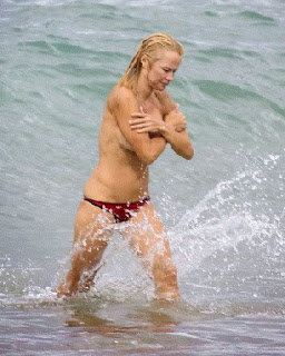 Pamela Anderson Red Bikini France