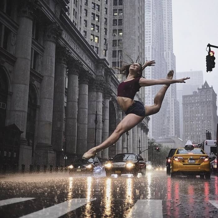 37 Captivating Portraits Of Ballet Dancers Dancing On New York Streets