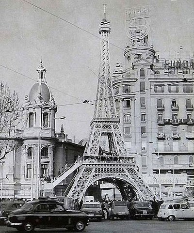 http://www.4shared.com/download/1JwkS4Giba/Torre_Eiffel-1966-Taxis.jpg