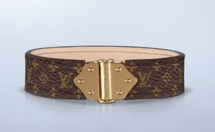 Laura Annika: Louis Vuitton Essential V-bracelet