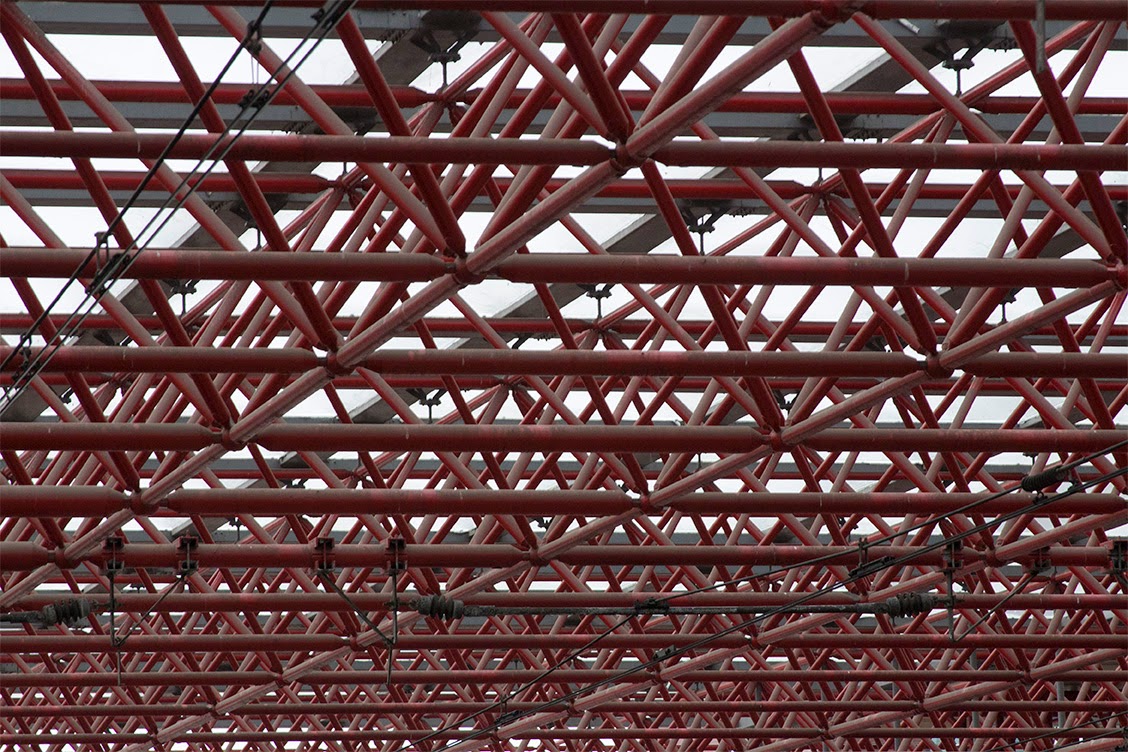 red patterned roof of railway station Zaandam