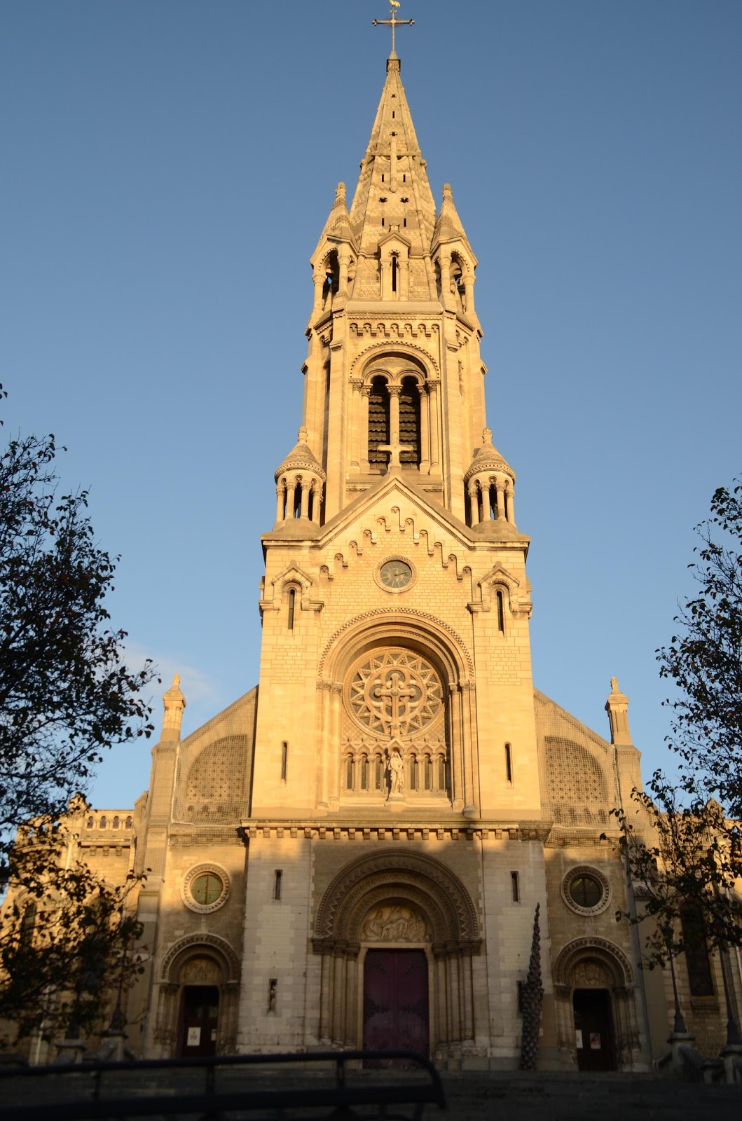 Paris and Beyond Église Notre Dame de la Croix de Ménilmontant Paris and Beyond Église Notre Dame de la Croix de Ménilmontant