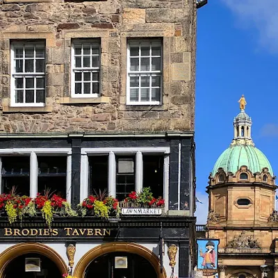 What to see in Edinburgh in Summer: Deacon Brodie's Tavern