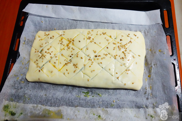 Hojaldre de salmón con espinacas. Receta de salmón wellington