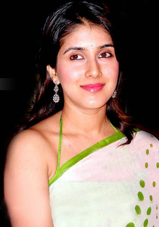 Keerthi Reddy Facts, Age, Wiki, Biography, Height, Weight, Affairs, Net ...