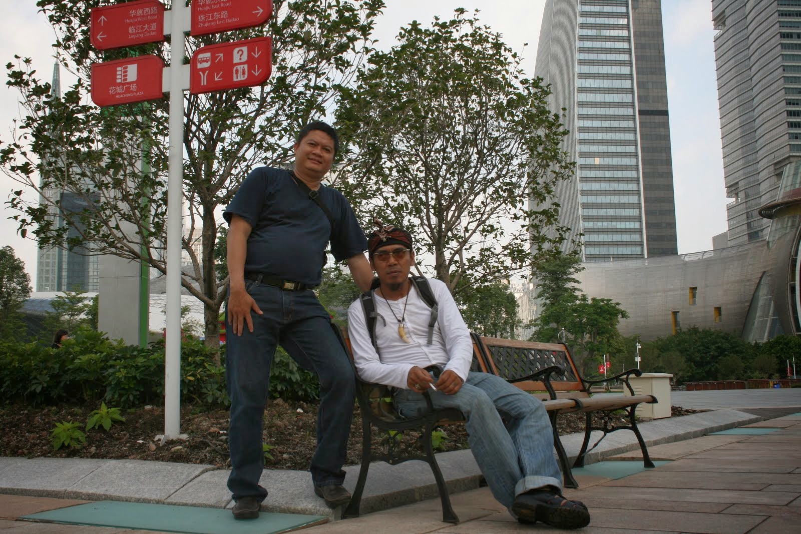 Bersama Budi Dalton (Ketua Brotherhood Indonesia), China. 2011