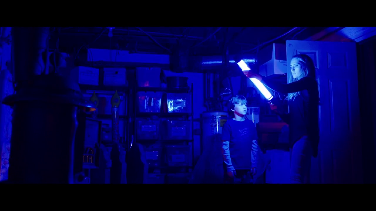 Lights Out Horror movie Trailer (2016) Teresa Palmer, Gabirel Bateman