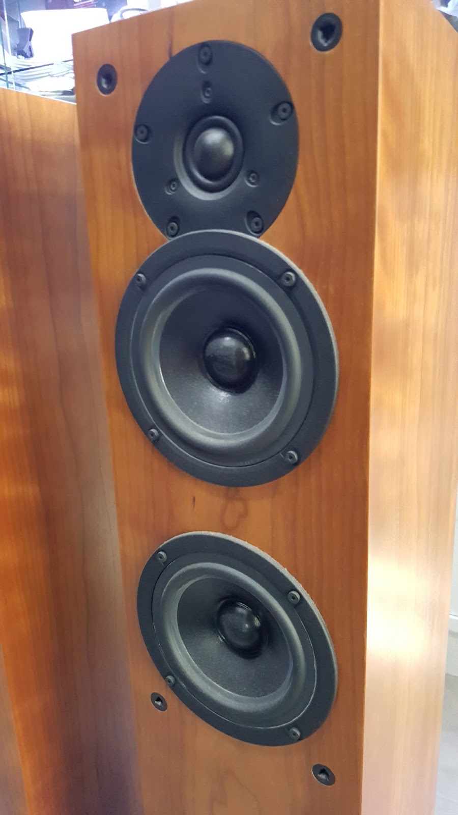 Happy Audio Visual xavian duetto speaker (used) sold