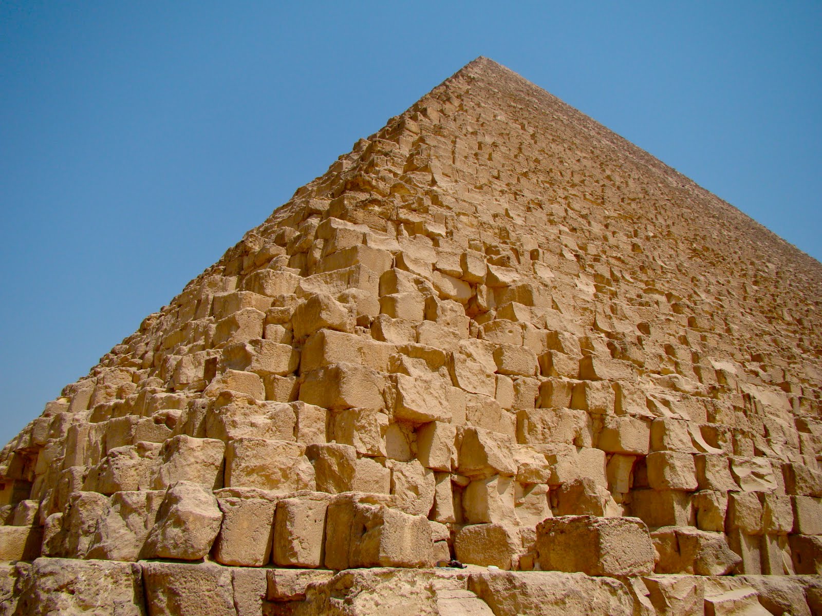 Что представляют собой египетские пирамиды. Пирамида Хеопса древний Египет. Пирамида Хеопса архитектура. Египет монументальную каменную архитектуру. Архитектура древнего Египта пирамиды.