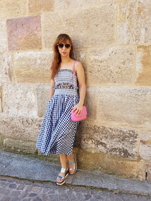 http://es.zaful.com/ruffles-smocked-tube-top-y-checked-a-line-falda-maxi-p_289850.html?lkid=58207