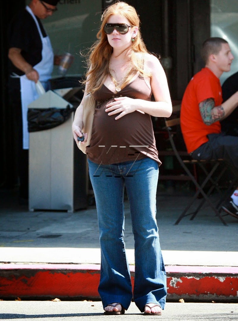 Pregnant Celebrities Isla Fisher Baby Bump