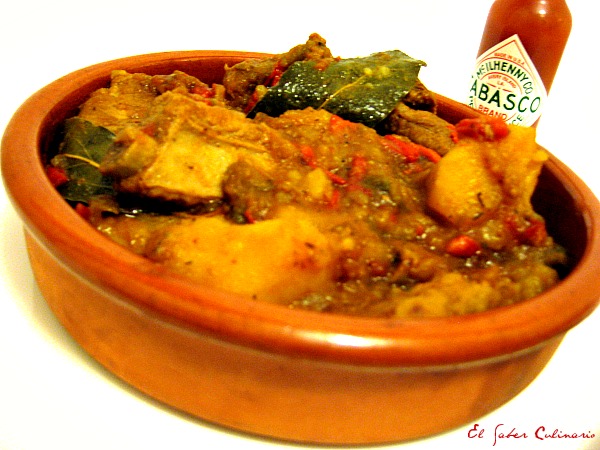 Caldereta o guiso de costillas de cerdo con patatas