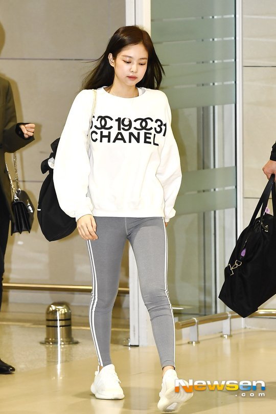 Netizen Buzz Jennie Keeps It Comfy But Bougie At The Airport