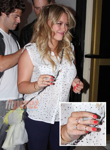 Hilary Duff cigarette online | World Celebrity