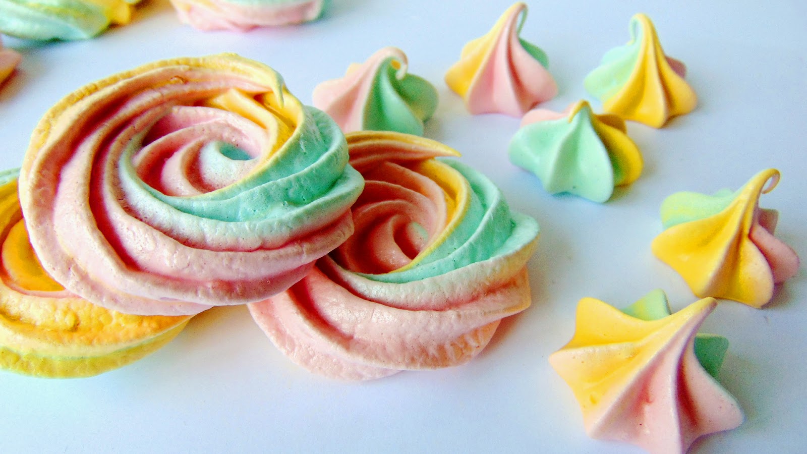 Bezele curcubeu rainbow meringue cookies Reteta de bezea perfecta simpla pas cu pas