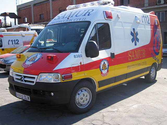 Gambar Mobil Ambulance 10