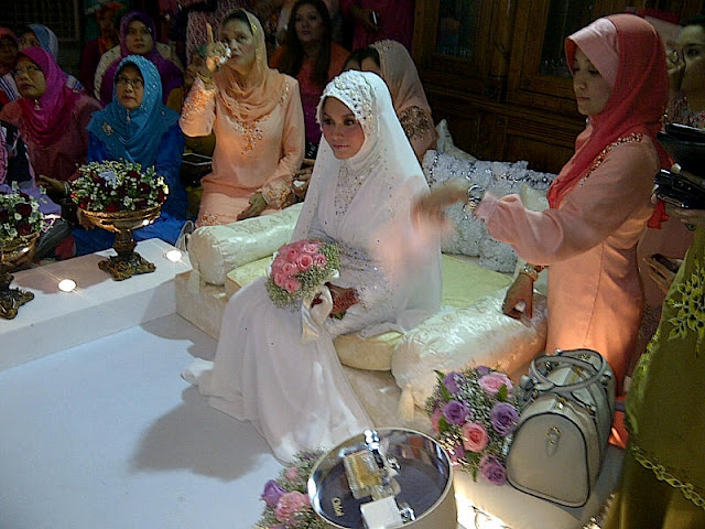 Majlis Pernikahan Anne Ngasri Dan Mohd Sumali Reduan