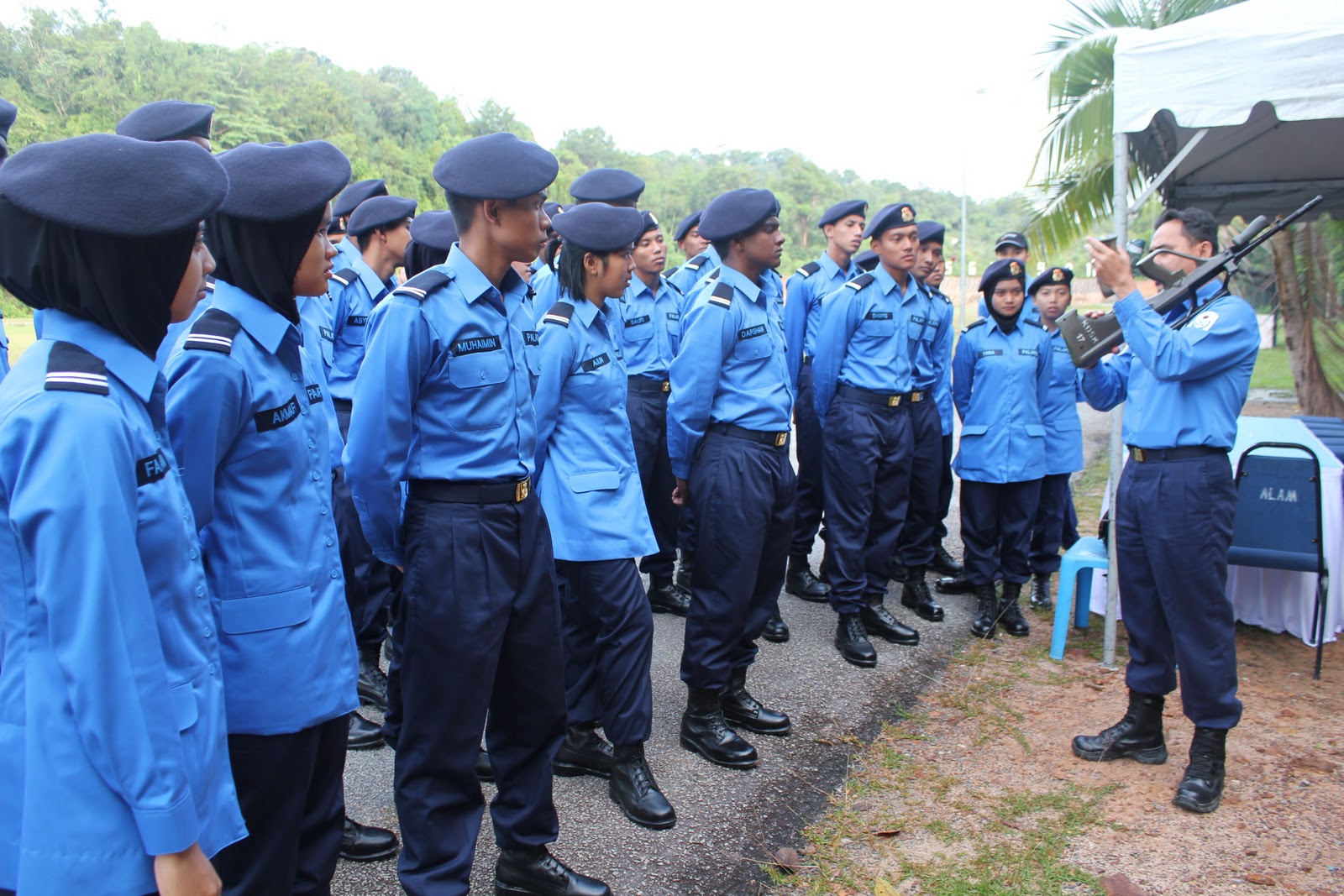 ALAM's ROTU-Navy Official Blog: LATIHAN PENEMBAKAN SENJATA KECIL