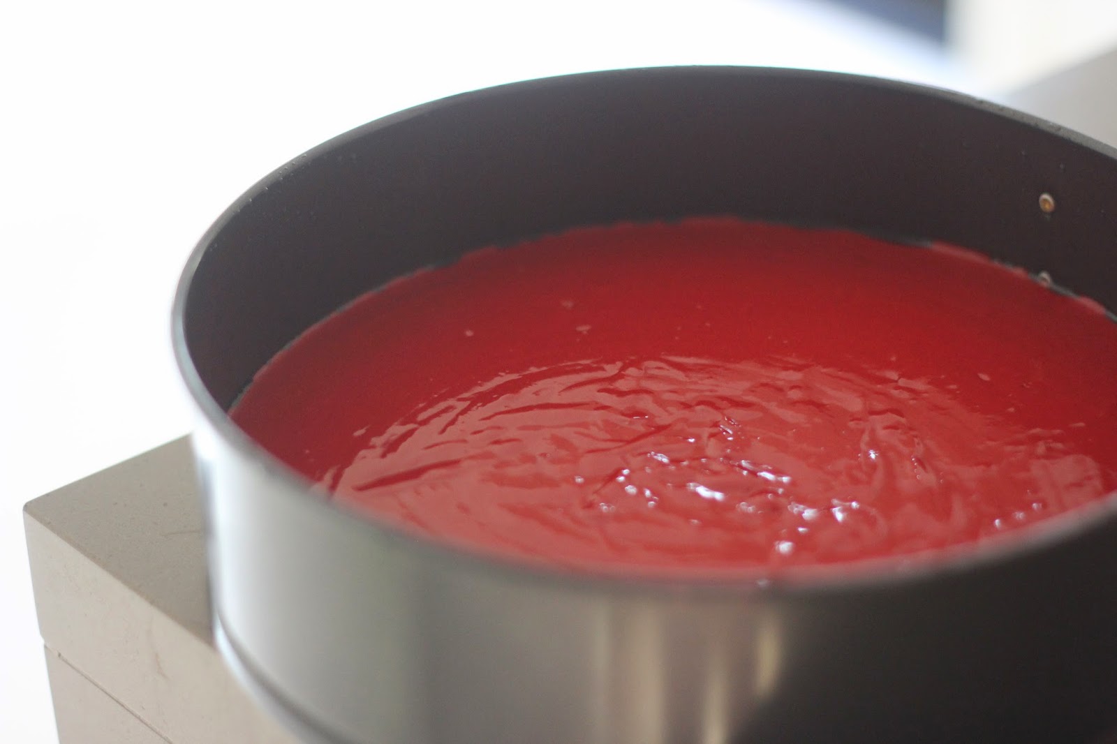 كيك ريد فيلفيت مع صوص ريد فيلفيت