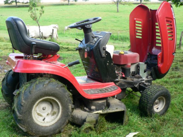 Malone 03 Tourisme Et Randonnee En Allier Et Bourbonnais Tracteur