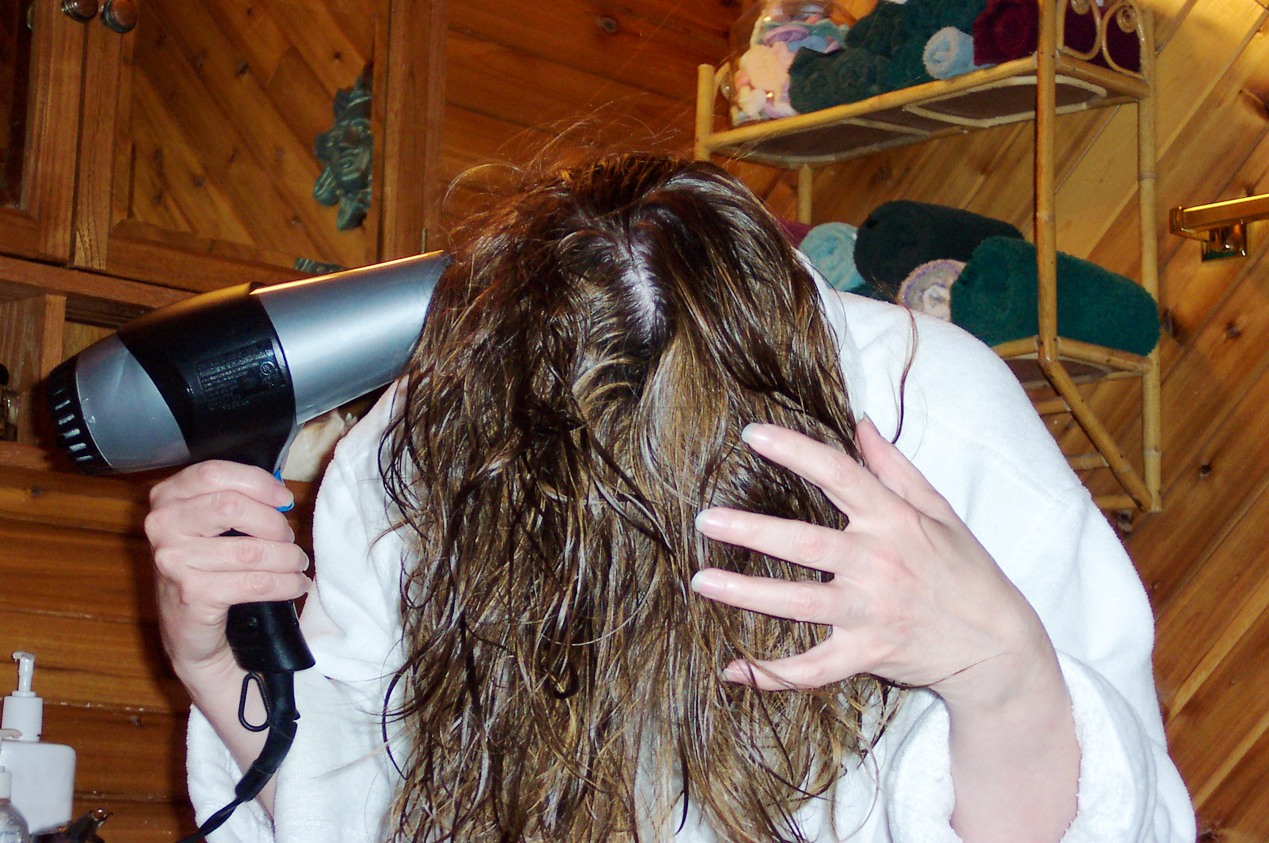 6 Tips Ampuh Cara Mengatasi Rambut Mengembang Dan Tebal BELONOMI