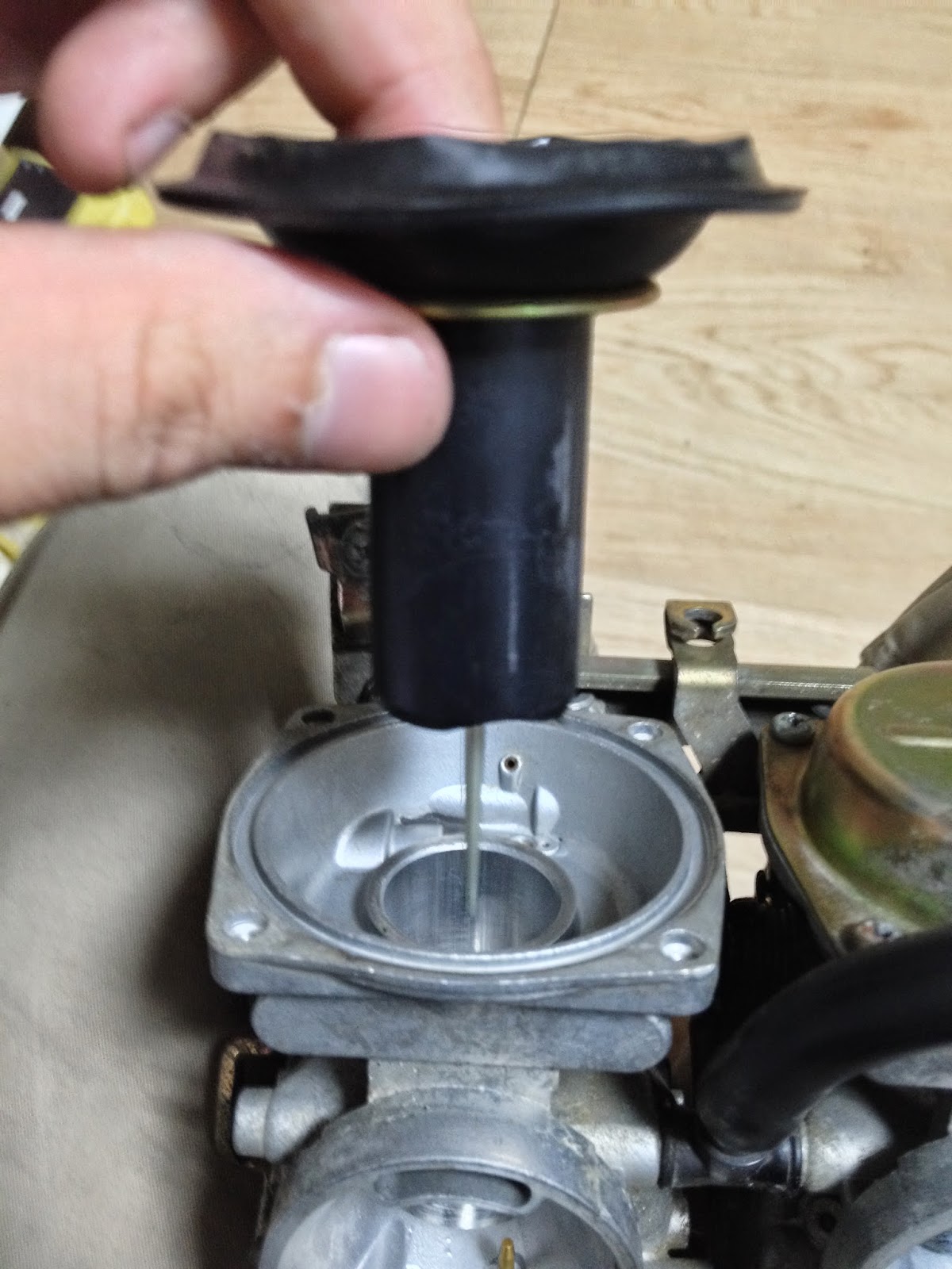 Liancourt Talks! How to Clean/Rebuild a Motorcycle Carburetor
