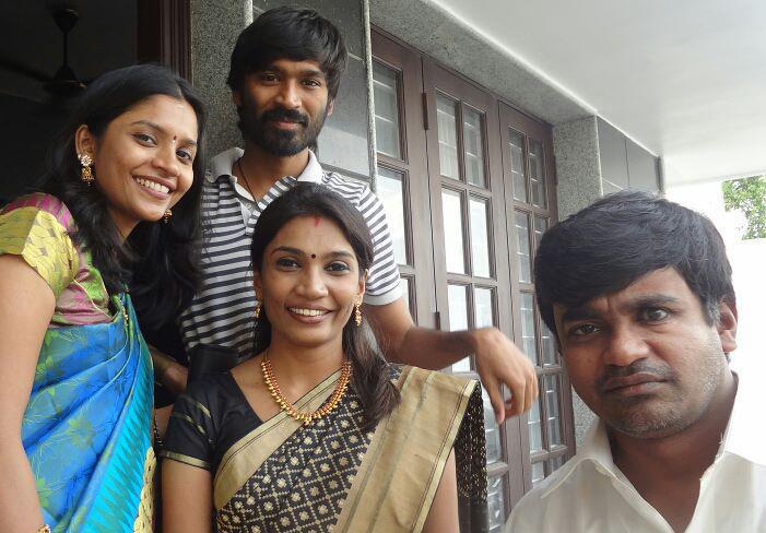 South Indian Actor Dhanush with Elder Sisters Vimala Geetha, Karthika & Elder Brother Selvaraghavan | South Indian Actor Dhanush Family Photos | Real-Life Photos