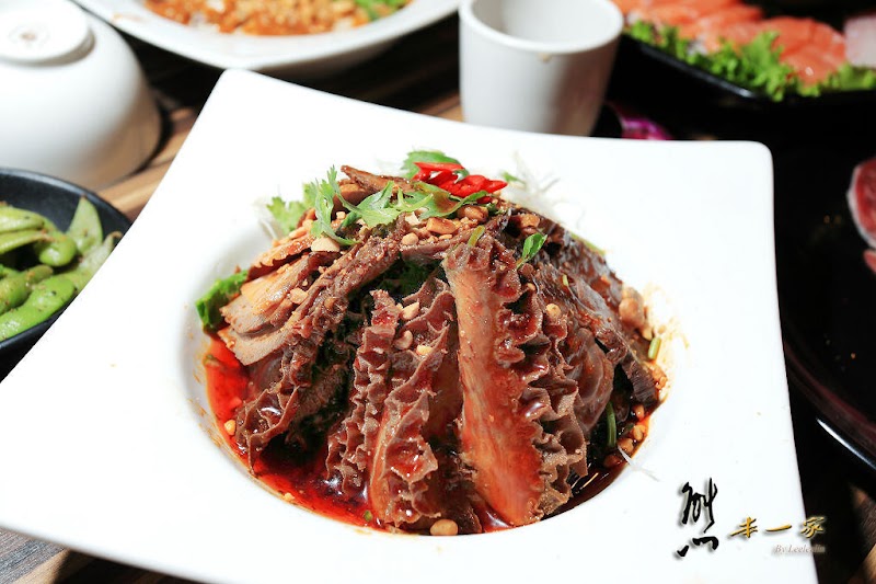 勾勾鍋鴛鴦火鍋|台南府前路小吃美食葷食素食餐廳|千頌伊買千送一百|麻辣鴛鴦火鍋