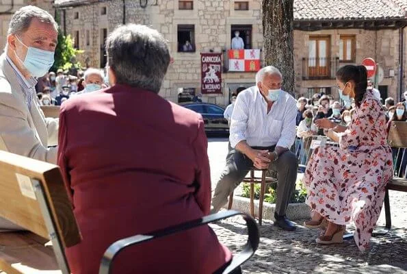 Queen Letizia wore Hugo Boss Kalocca floral print summer shirt dress and Queen Letizia wore an Uterque tied leather wedges