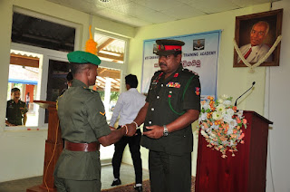 Chief Guest Brig. K.D.C.G.J. Thilakaratna RSP presenting the certificate to army personnel