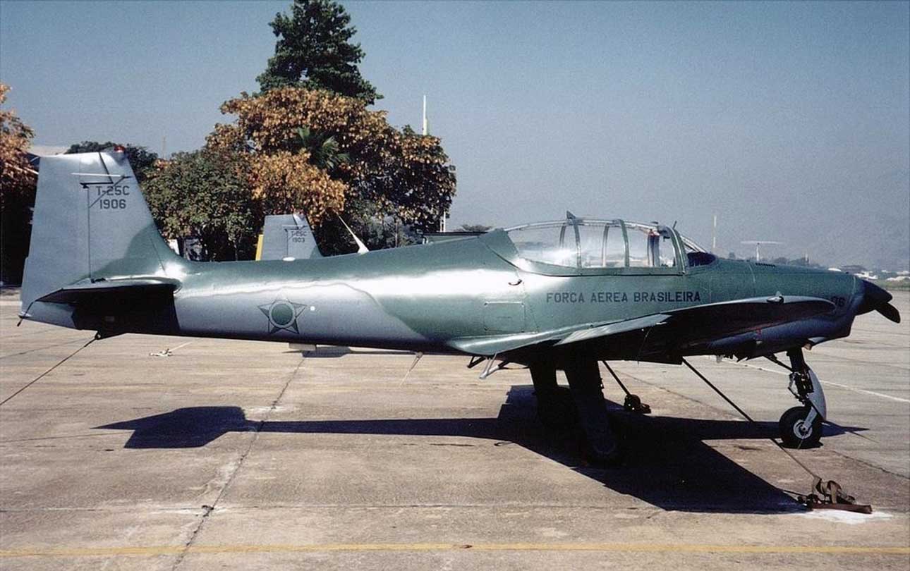 nhungdoicanh: Neiva N621 / T-25 Universal