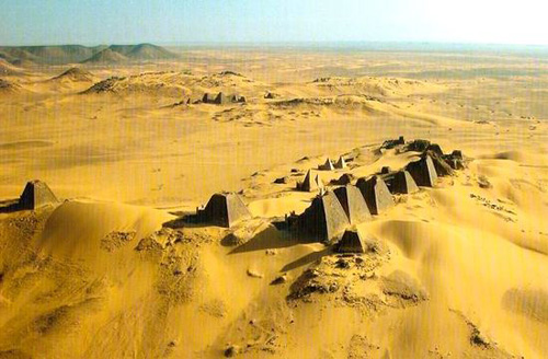 موضوع متواصل عن وجه السودان السياحي  - صفحة 2 Pyramid-soudan-meroe-1