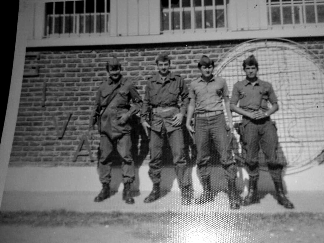 Cabos..., cursantes del curso Mec. de Radar.-de izq. a derecha: Cañizales, Viola, Heredia, Marcial.