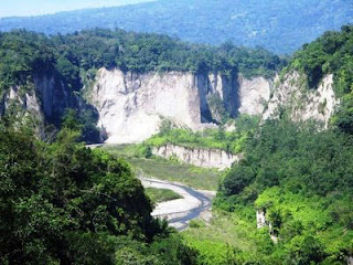  exactly located inward the edge town of  BaliTourismMap: Sianok canyon, Its beauty Make Anyone Fall In Love!