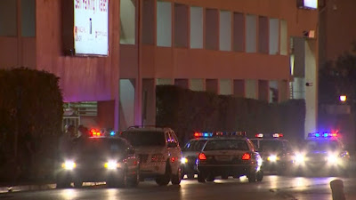 2 Las Vegas security officers shot by shoplifters