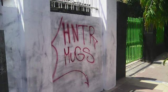 Kemungkinan Perampokan Bisa Terjadi, Bila Di Pagar Depan Rumah Anda Terdapat Coretan Aneh Seperti Ini Kemungkinan Perampokan Bisa Terjadi, Bila Di Pagar Depan Rumah Anda Terdapat Coretan Aneh Seperti Ini