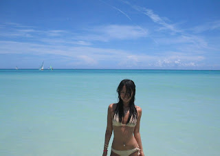 Filipina topless at beach resort | Female Pov VR Porn