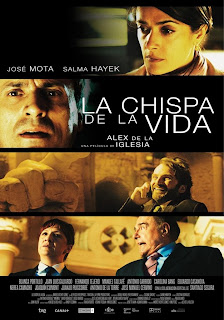 La Chispa de la Vida Pais: España  Año: 2011  Duración: 98 min.  Director: Álex de la Iglesia  Reparto: José Mota, Salma Hayek, Blanca Portillo, Juan Luis Galiardo, Fernando Tejero.....  Género: Comedia Dramática. Comedia Negra  Sinopsis:  Roberto es un publicista en paro que alcanzó el éxito cuando se le ocurrió un famoso eslogan: "Coca-Cola, la chispa de la vida". Ahora es un hombre desesperado que, intentando recordar los días felices, regresa al hotel donde  pasó la luna de miel con su mujer. Sin embargo, en lugar del hotel, lo que encuentra es un museo levantado en torno al teatro romano de la ciudad.