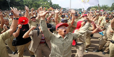 Hasil gambar untuk honorer gembira