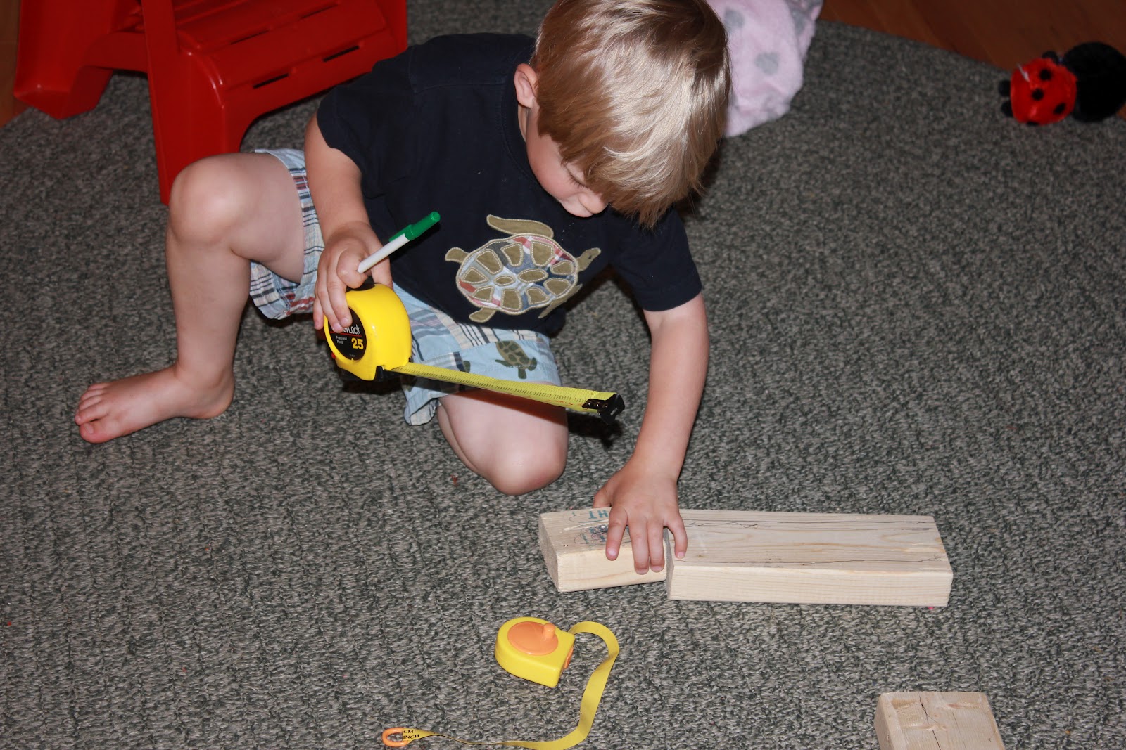 Momma's Fun World: Learning math with a tape measure