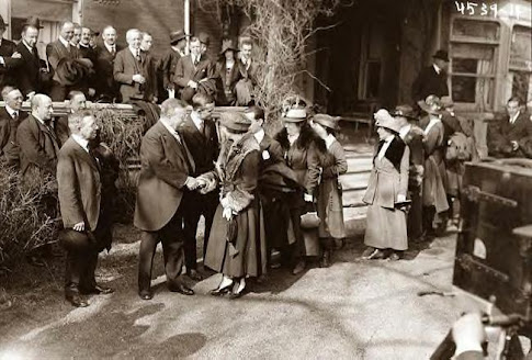 Roosevelt greeting women to his home