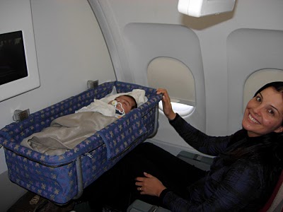 Avião e aeroporto com bebê ou criança
