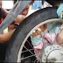 बाइक के पिछले पहिये में फंसी दो महीने के बच्चे की जान...देखें वीडियो