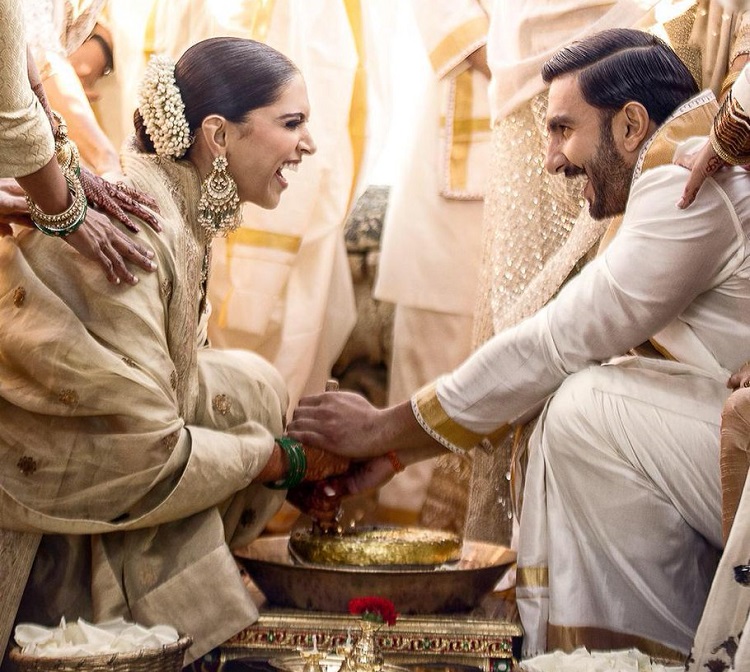 Ranveer Singh and Deepika Padunkone share more wedding photos! 