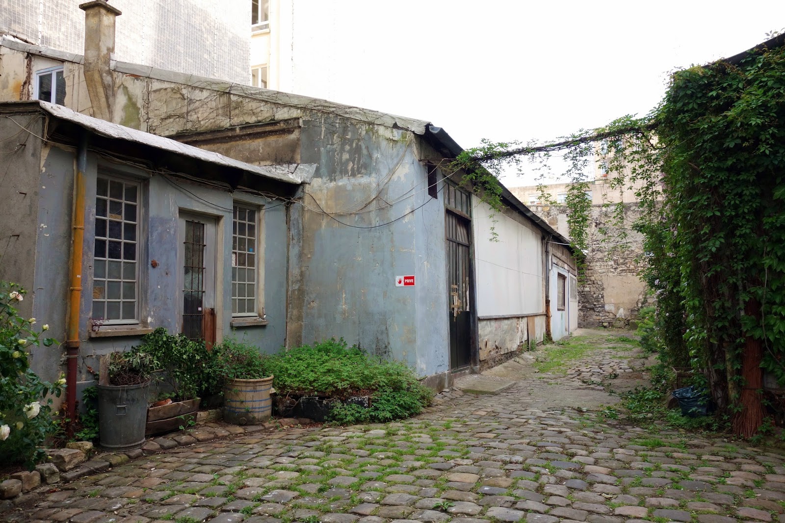 Paris Cité Durmar, survivance du vieux Paris en péril 154 rue
